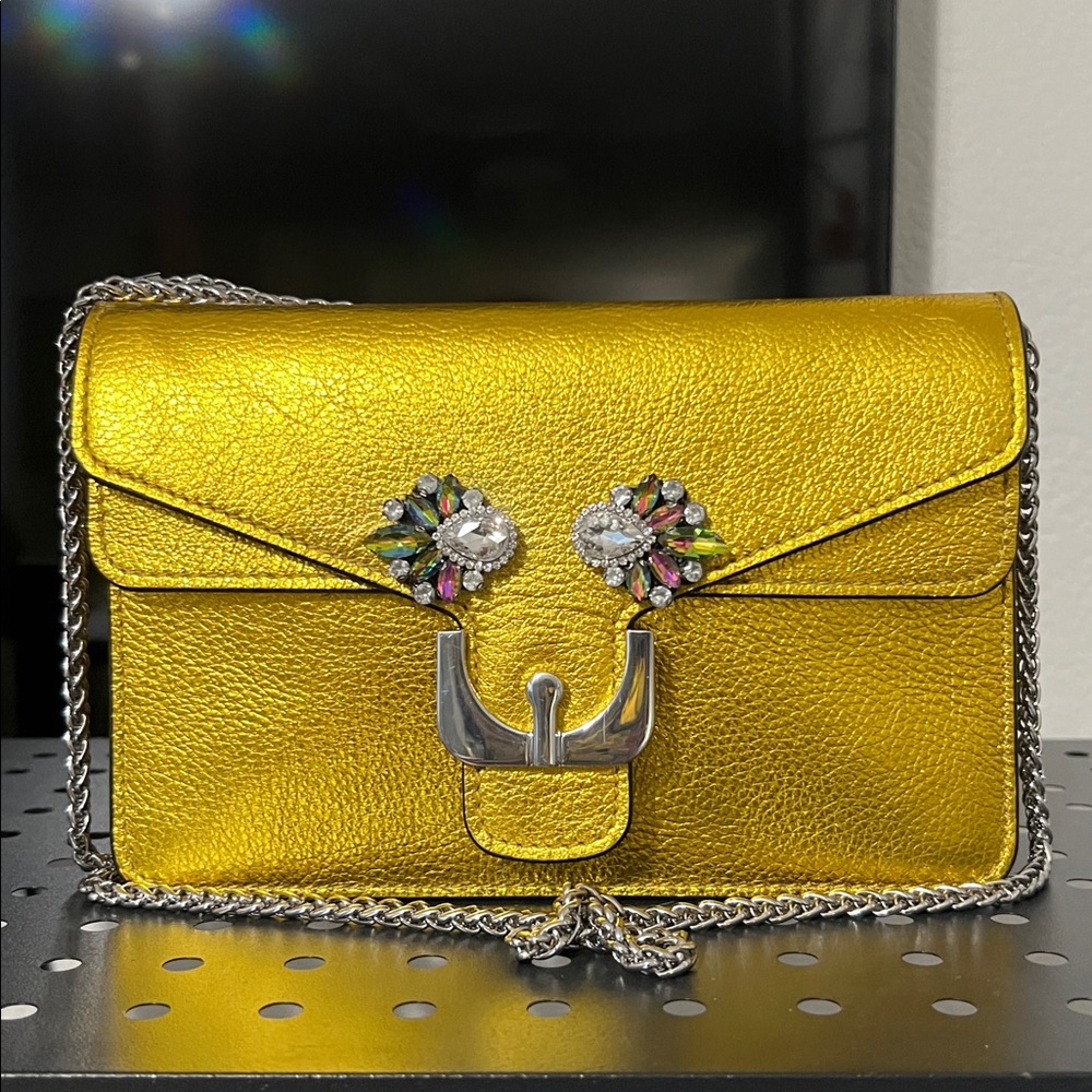Grab Your 1 Squeaky Chicken!!! Get a Chance to Win Lux MCM or Coccinelle - Picture 8 of 9